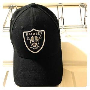 Oakland Raiders Velcro Strapback